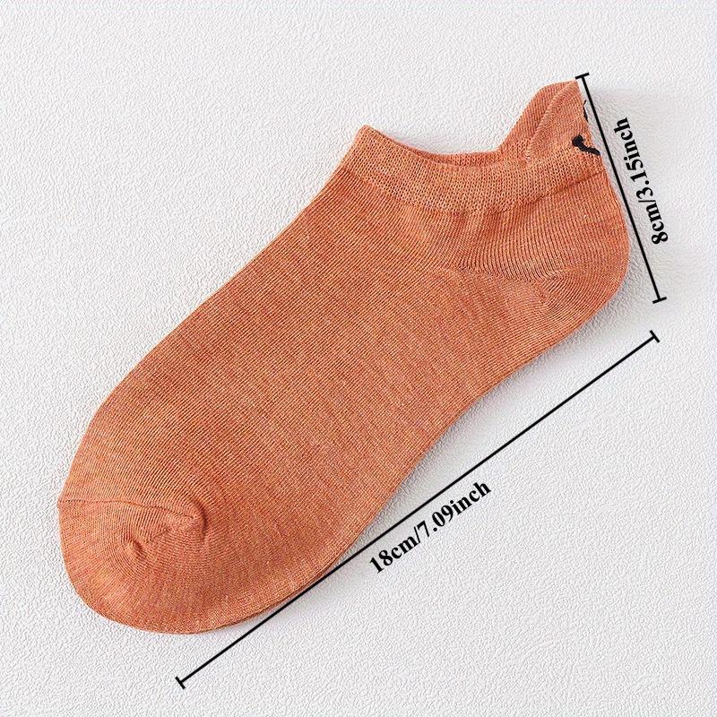 The sports socks specially designed for basketball and running are very suitable for pairing with sports shoes and are also applicable for outdoor activities. They are suitable for both men and women
