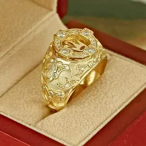 Men's fashion ring, unique crown-shaped round face design, elegant Hip-Hop style suitable for men to wear every day, when going out, as a gift for boyfriend.