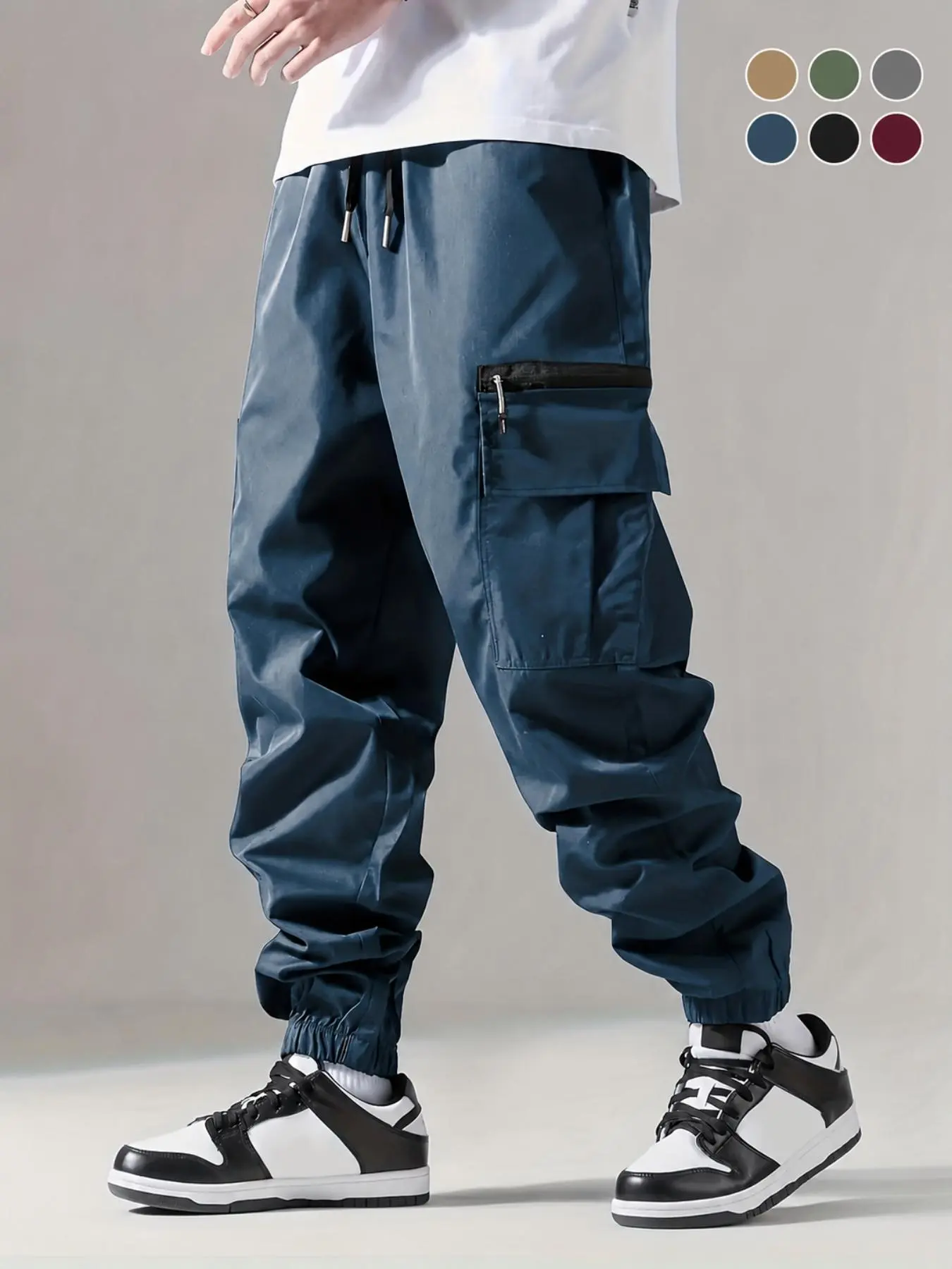 Men’s cargo jogger pants with multiple pockets and zipper closure, elastic drawstring waist, lightweight functional casual design; trendy outdoor joggers with a smooth, wrinkle-resistant, quick-drying fabric and a loose jogger fit featuring large side poc