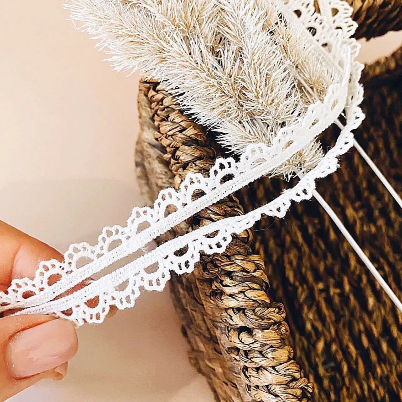 Crochet Cotton Lace Trim Ivory Narrow Ribbon Embroidery Off White  Guipure Vintage Trim, Scalloped Venice Edging Trim, By Yard 1cm wide