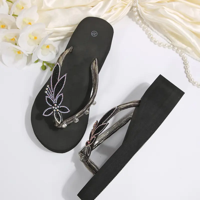 Women's Summer New Rhinestone Flower Wedge Sandals, Open Toe Thick Sole Rubber Flip Flops, Casual Beach Shoes for Summer, Bohemian Flower Sandals, Boho Sandals, Fashionable Floral Sandals