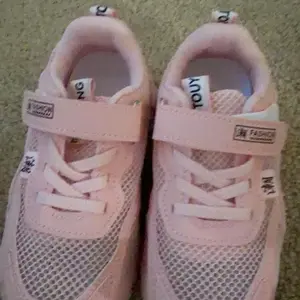 2026 New Trendy Girl's Dad Shoes, Casual Breathable Mesh Trainer Shoes with Velcro Closure, Thick Anti-Slip Soft Sole, Sports Sneakers