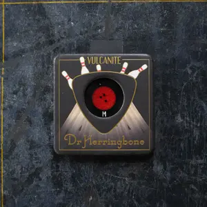 Dr. Herringbone Kingpin Vulcanite Triangle Pick - Medium