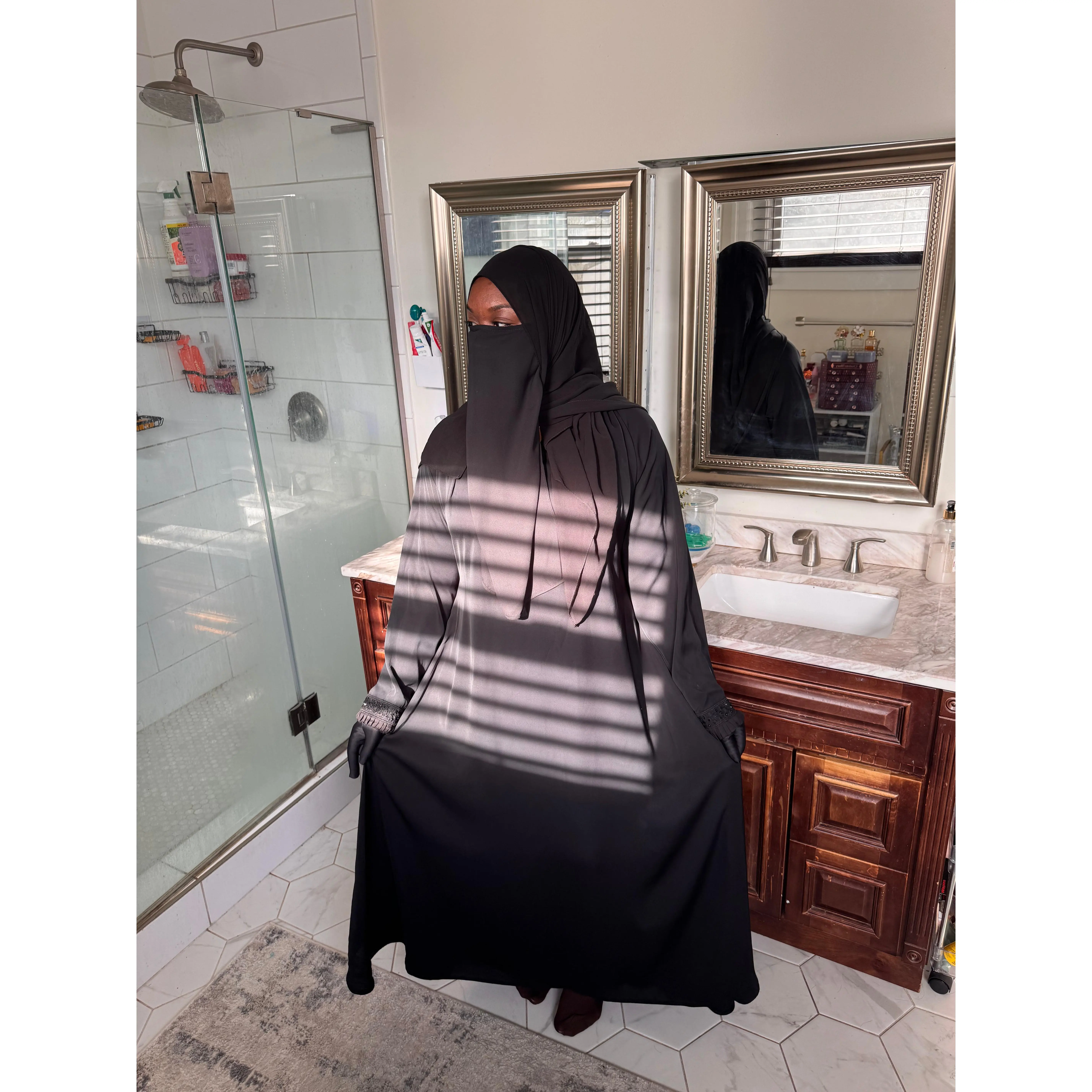 Stone wrist abaya