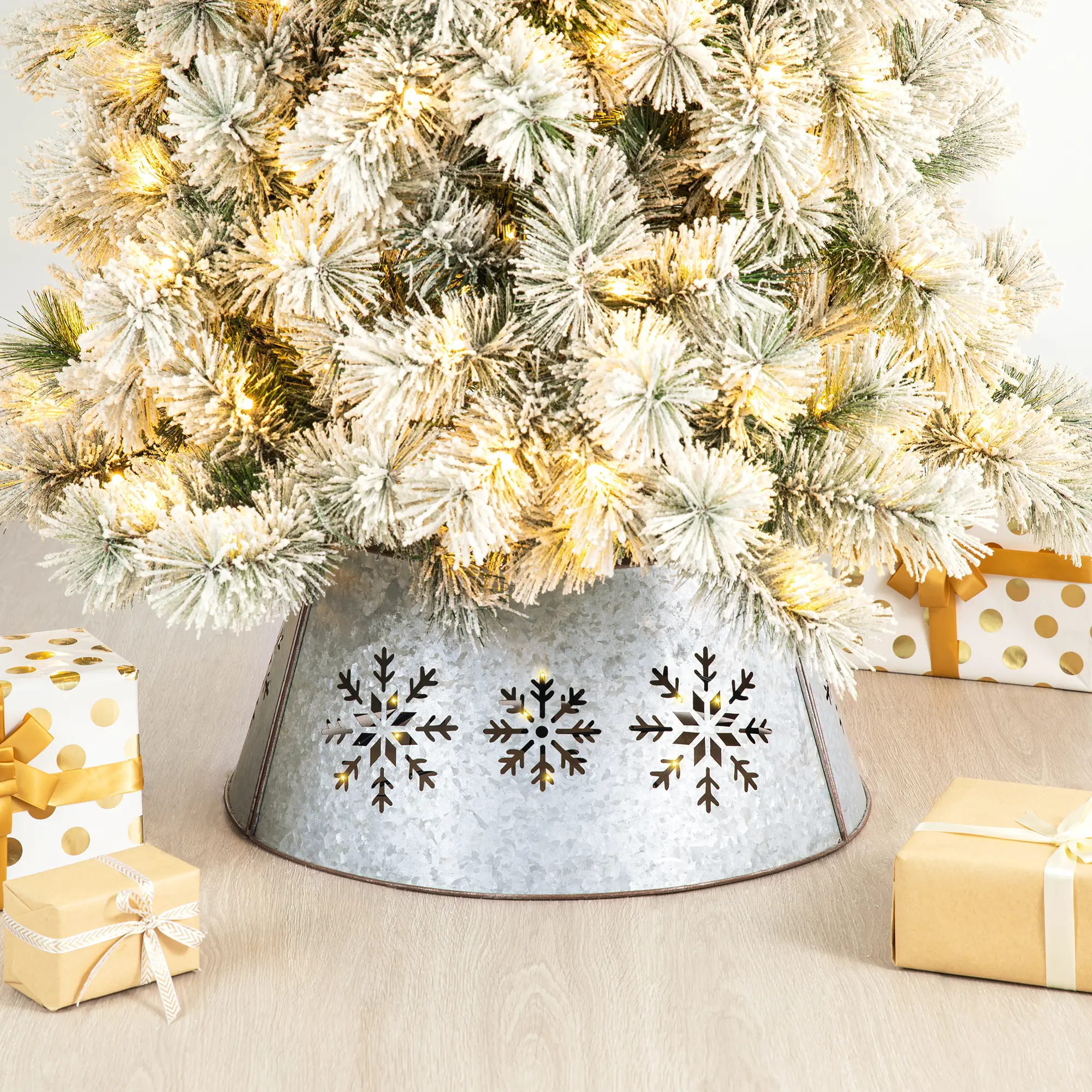 Glitzhome 21.65"D Snowflake Diecut Metal Tree Collar with Light String(KD)