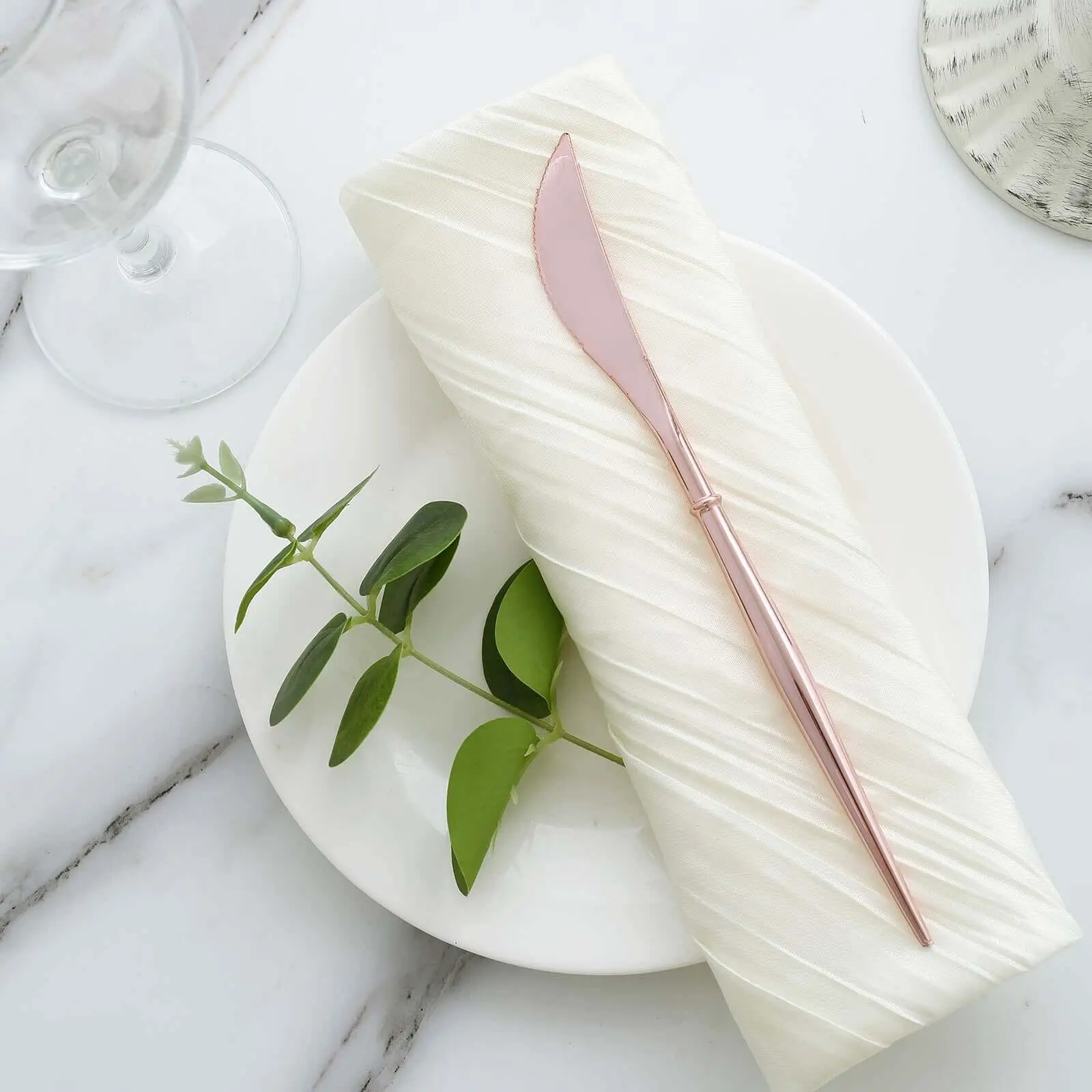 24-Pack 8" Rose Gold Plastic Knives - Heavy Duty Modern Flatware, Premium Disposable Silverware for Dinnerware Use