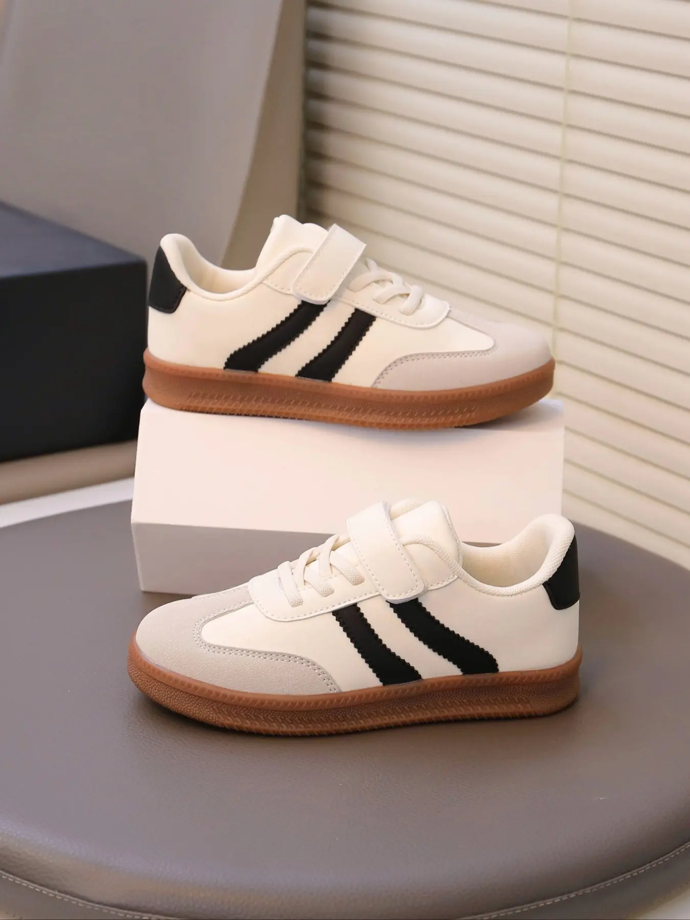 New Kids' Casual Low Top Sneakers, Unisex Sports Shoes, Casual Trainer Shoes, Casual Training Footwear, Stylish Versatile Footwear, Casual Athletic Footwear for Boys & Girls, Comfortable Daily Wear