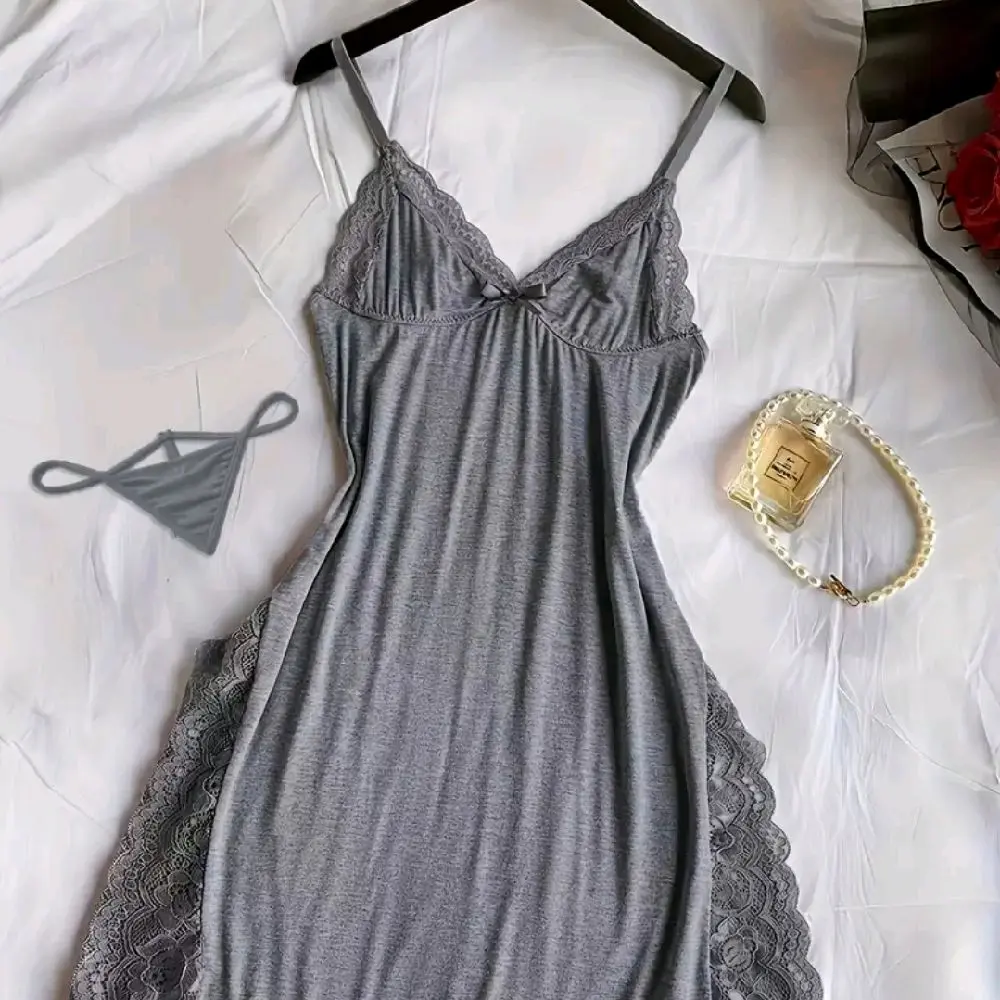 Robe Élégante – Style, Confort & Féminité   Sublimez votre look avec cette magnifique robe, conçue pour mettre en valeur votre silhouette tout en vous offrant un confort agréable. Son style moderne et élégant en fait un choix idéal pour les sorties,