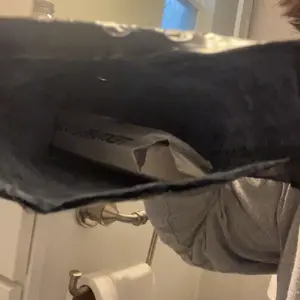 Product Review of BASED Hair Texture Powder | Instant Volume & Texture | Lightweight, Matte Finish | Simple, Effective, BASED. from J**J