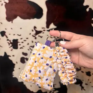 Scrunchie Keychain with Compact Coin Purse, Design-Focused Practical Casual Fashion Accessory