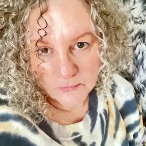 Product Review of Ultra Smoothing Hair Serum – Reduce Frizz & Deep Hydration | Niacinamide + Carbohydrate Complex for Silky, Smooth Hair | Vegan, SLS & Paraben-Free from G**i a** F**n **