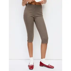 Cider Houndstooth Mid Rise Capri Leggings