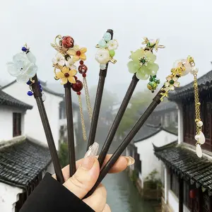 5PCS Vintage Wooden Hairpin Set Chinese Style Classical Elegant Hairpins for Hanfu Qipao Ethnic Style Gifts Hair Clip Headwear Flat Claw Clip Exquisite Hair Clip Set banana clip hair french hair pin octopus clip blue or pink hair clip banana clip hair