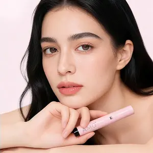 Natural Hair-like Three-dimensional Eyebrow Pencil. with Six Clusters, Each with Distinct Roots. It Can Be Used with Multiple Strokes and Is Not Prone To Smudging. Suitable for Various Makeup Styles.