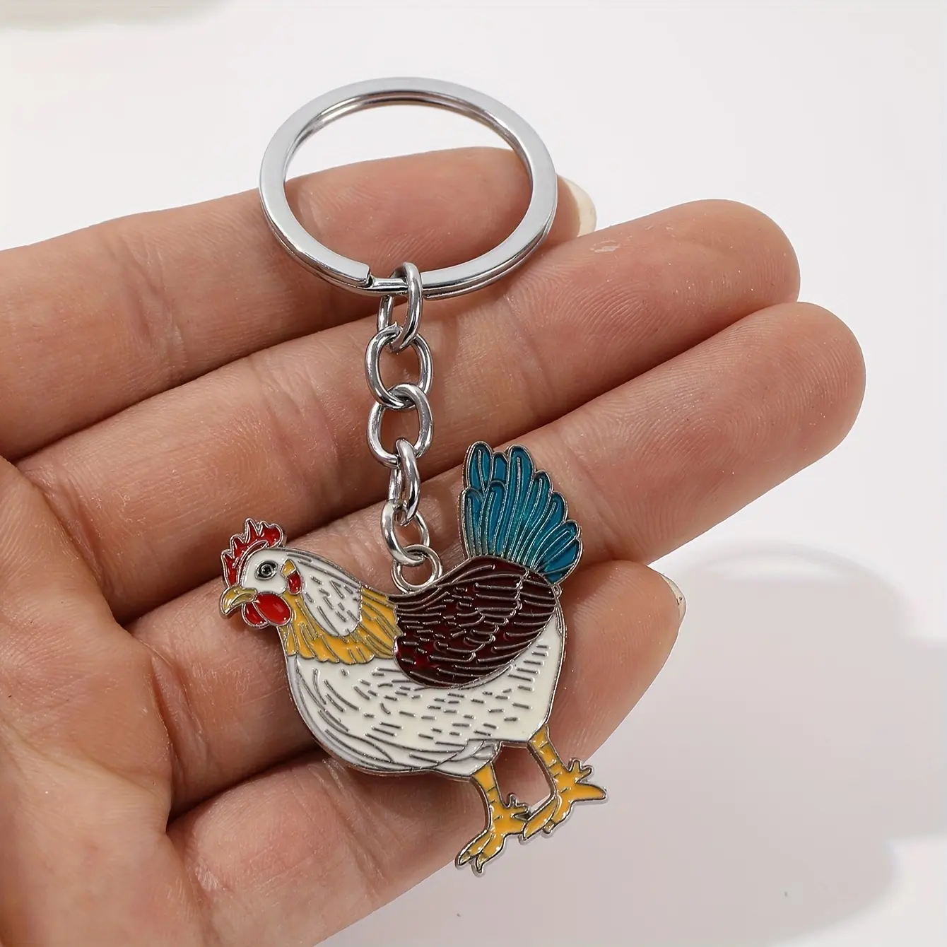 A Cute Chicken-Shaped Keychain, Cute Keychains, Kawaii Pendant Made of Metal, Available in Yellow And Colorful Designs, Features a Round Ring, Suitable for Men And Women, Perfect for Bags, Backpacks, Car Interior Decorations