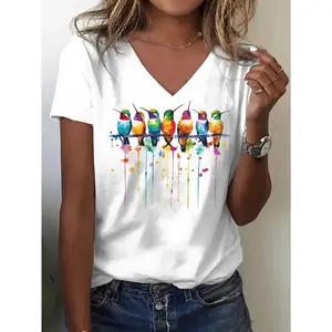 V-neck T-shirt, standard size, colorful hummingbird design, suitable for daily life, going out, and casual wear, is the best choice for gifting to friends and family