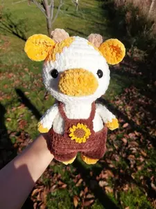Crochet Sunflower Cow Plushie, Plush Amigurumi Animal, Cow with Dungarees, Plushy Cow in Overalls with A Flower Applique, Cute Stuffed Toy