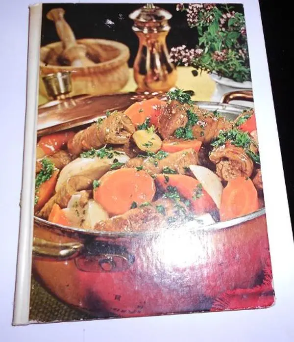 USED Book - The Casseroles Cookbook by Southern Living (Hardcover) - english