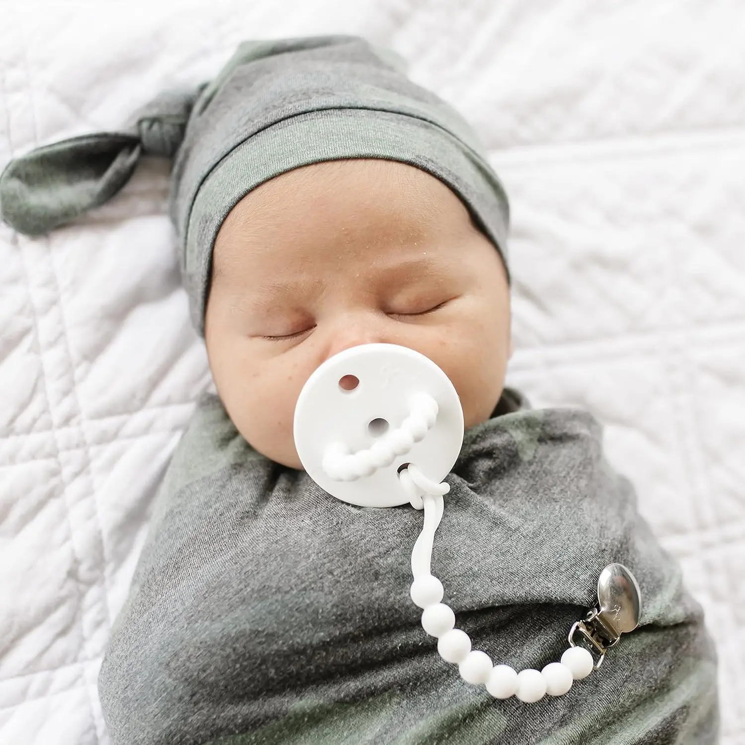 Ryan & Rose Cutie PAT Pacifier Teether (Bulb, White) Ryan & Rose Cutie PAT Pacifier Teether (Bulb, White)