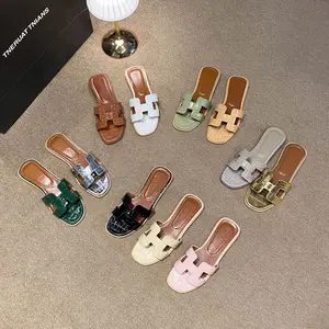 Women's outdoor slippers 2026 ins trend spring/summer fashion beach versatile flat slide sandals