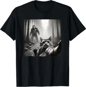 Funny Surprised Scared Cat Selfie With Sasquatsch Bigfoot T-Shirt