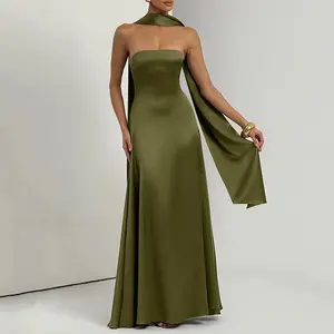 Solid-color satin strapless maxi dress with eye-catching back shoulder detail; a slim, elegant design suitable for fall/winter 2025, ideal for parties, clubs, and dates.