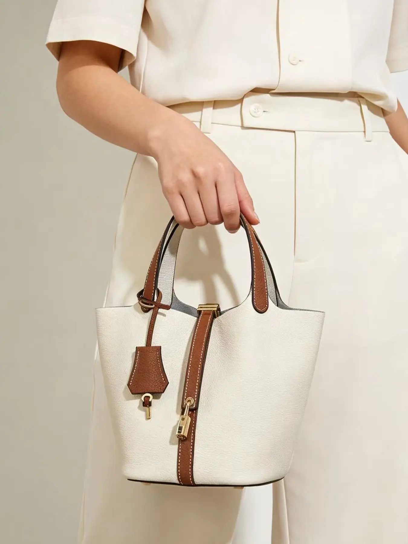 New Leather Bucket Bag for Women, Genuine Leather Handbag, Casual Trendy Handbag, Stylish and Durable, Perfect for Daily Use, Elegant Design, High-Quality Material, Genuine Leather Purse, Casual Fashion Bag