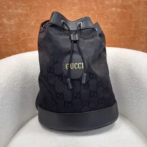 Pre-owned GUCCI leather Backpacks Bucket Backpack (la032526b8)