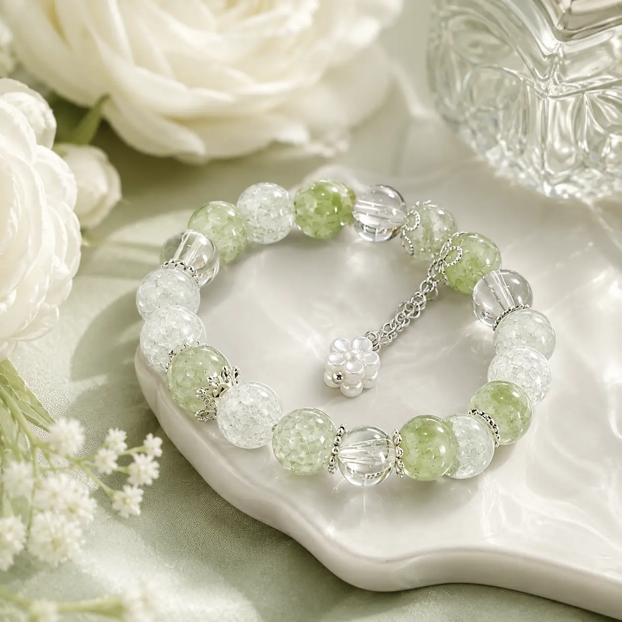 Green Floral Charm Bracelet for Women, Clear Crackle Bead Stretch Bracelet with Pearl-Look Flower Dangle and Silver-Tone Filigree Spacers, Fresh Elegant Jewelry for Everyday Wear, Birthday, Holiday & Gift