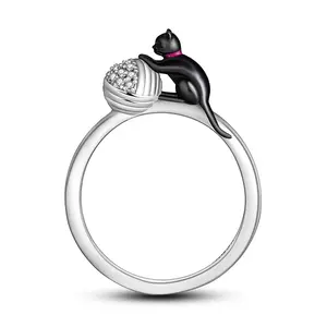 MULA Cat-Themed Ring with Zirconia & Black Gold Plating | Cute Pet Jewelry with Cat Playing with Yarn Design | Sterling Silver & Resin Details | Perfect Gift for Cat Lovers