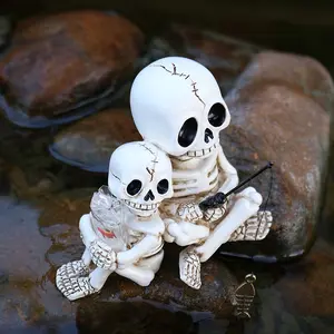 Halloween Resin Skull Father Son Fishing Ornament, Outdoor Garden Planter Pond Decor, Halloween Decoration for Courtyard Water Pavilion
