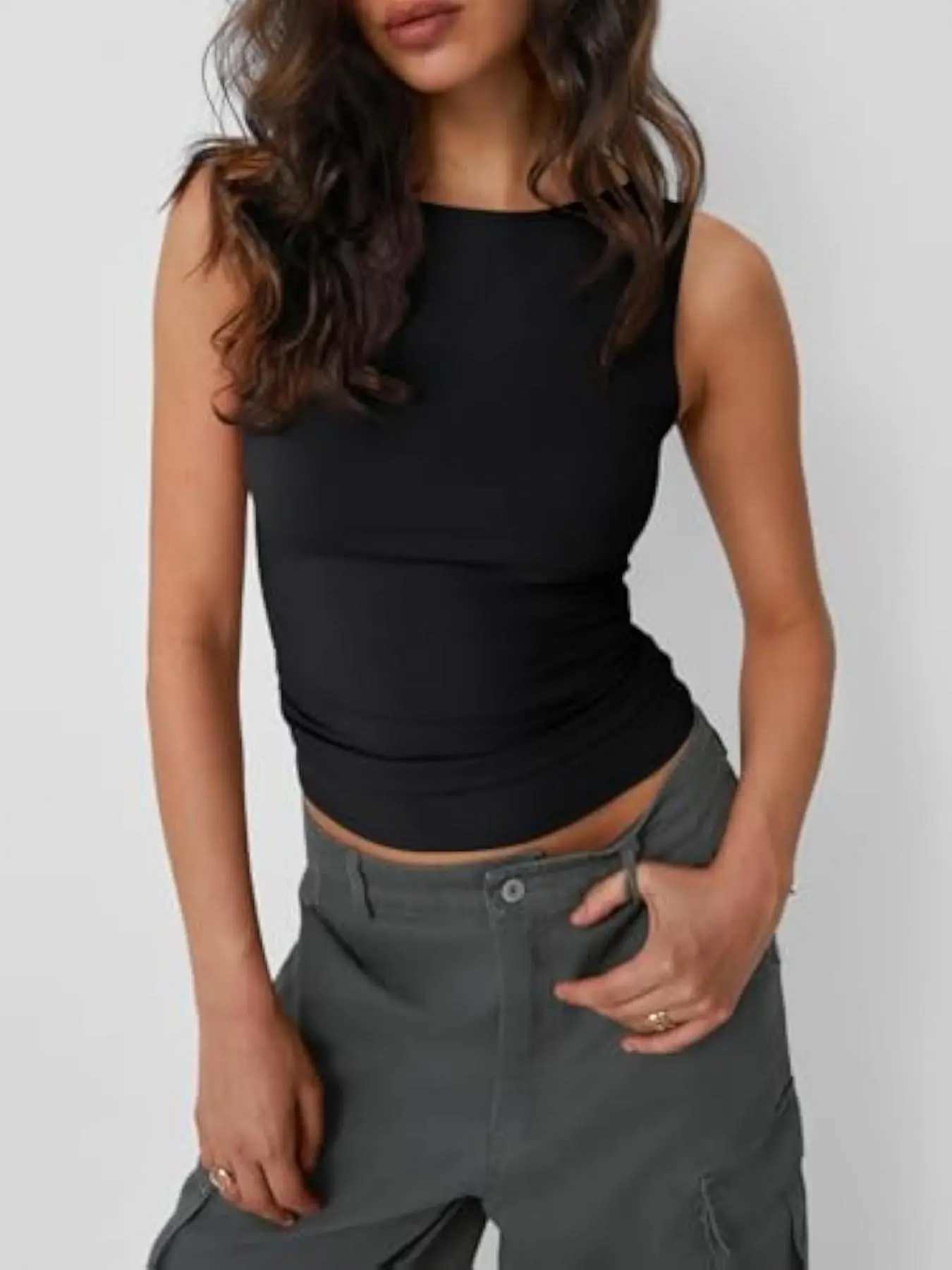 Women's Solid Color Round Neck Tank Top, Casual Sleeveless Top for Daily Wear, Ladies Clothes for All Seasons