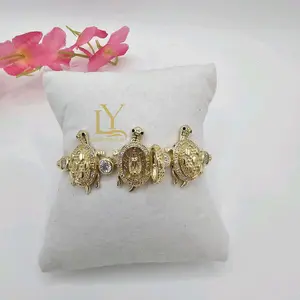 LaYaiboutique #1046 Bracelet - Turtle Design with Gold Finish, Featuring Heart-Shaped Beads, Elegant and Unique Accessory