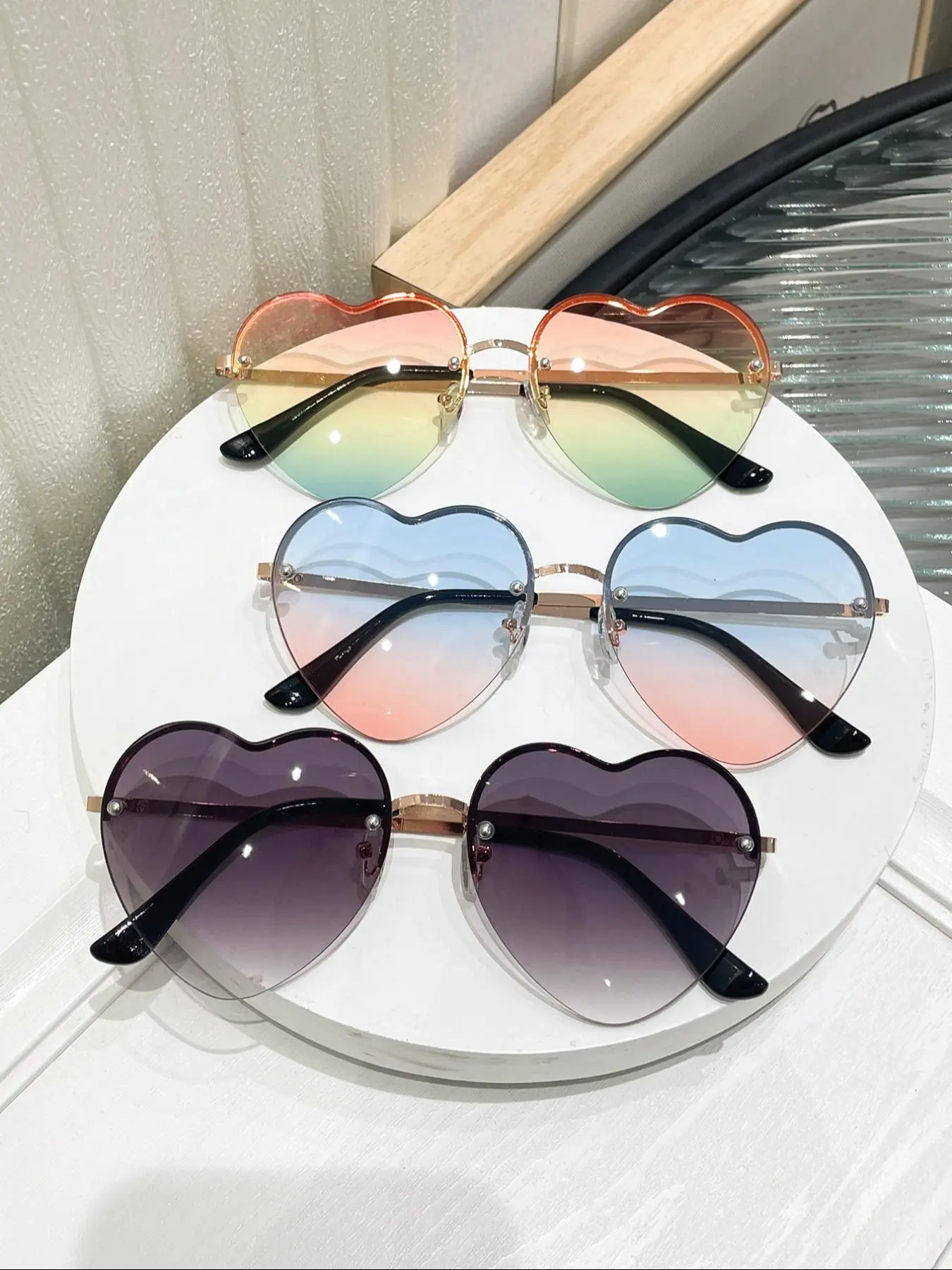 Heart Shaped Frame Sunglasses, Trendy Casual Sunglasses for Women and Men, Fashion Accessories for Everyday Use and Outdoor Activities, Trendy Beach Eyewear, Trendy Shades