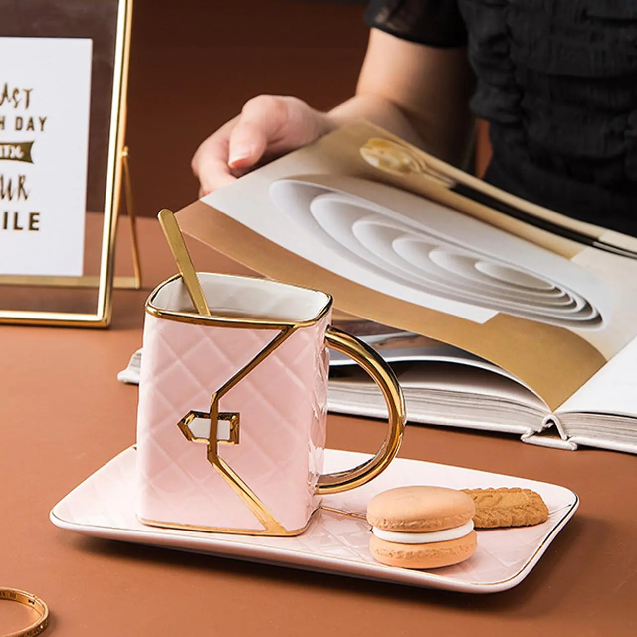 Elegant Ceramic Coffee Cup Mug Set with Spoon and Saucer, Perfect for Breakfast and Afternoon Tea, Ideal Gift for Christmas and Holidays