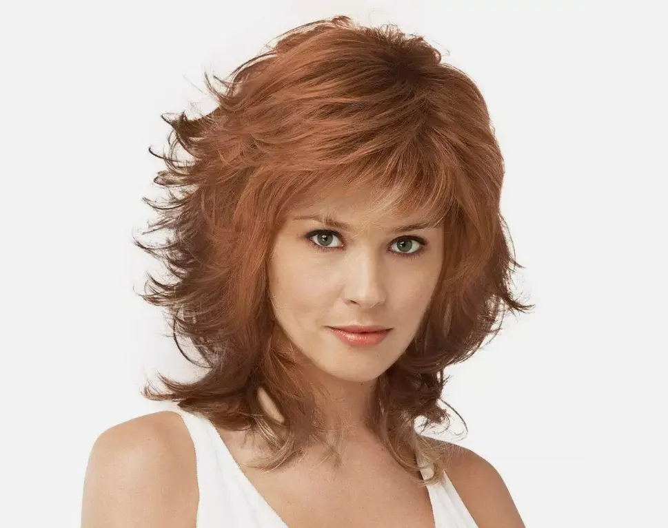 Women's 14in Shoulder-Length Curly Bob Wig - Reddish-Brown with Bangs, Clip-In Heat Resistant Synthetic Wig (Can Withstand Heat), Adjustable, Sturdy, Durable for Cosplay Players, Daily Commuting