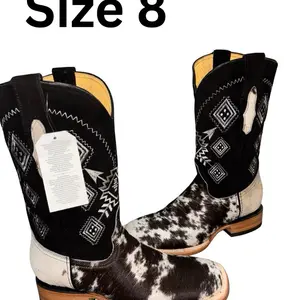 Men's Cow Hide Boots Size 8 - Cowboy Boots with Unique Design and Color Pattern