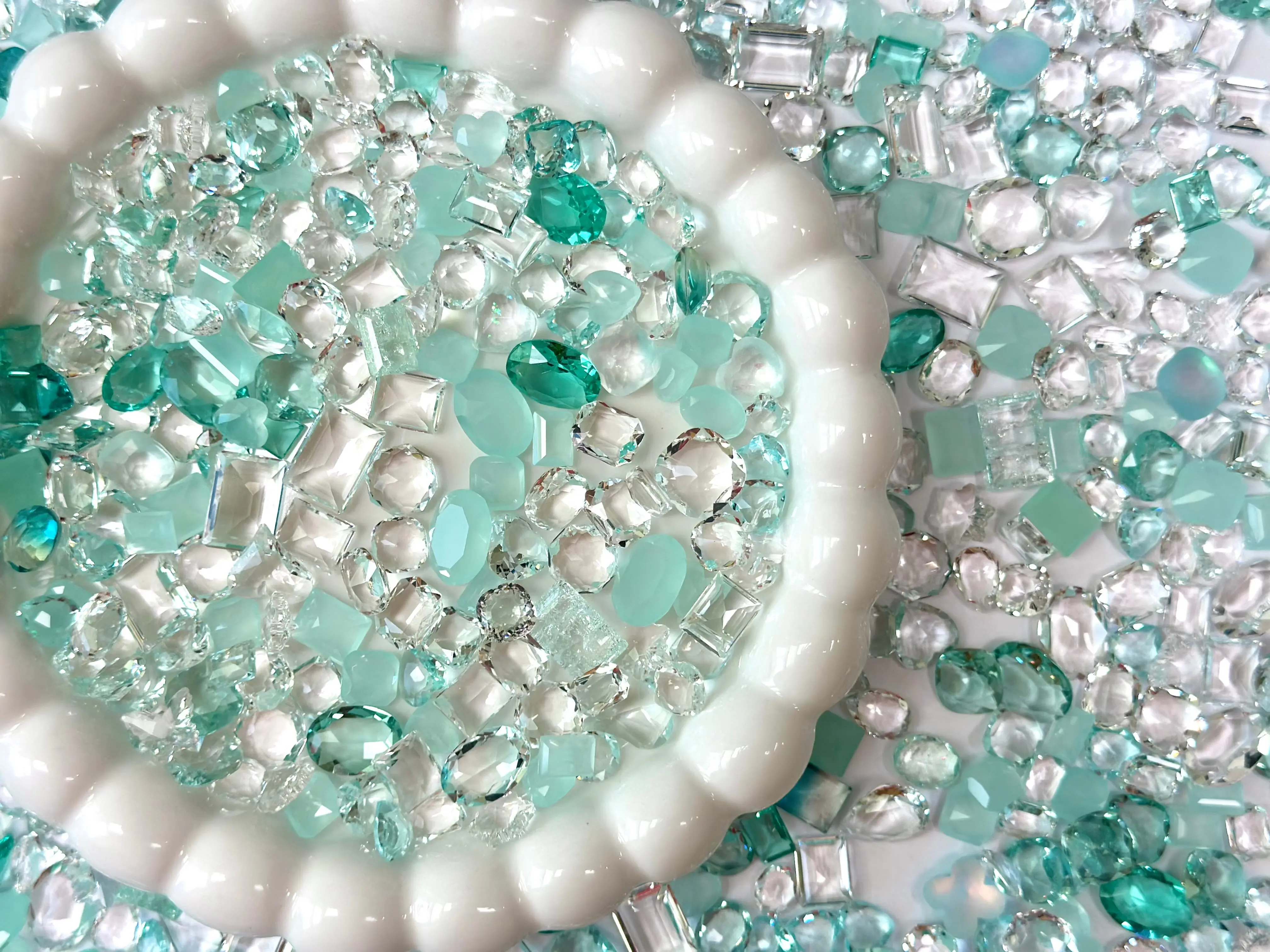 Mint Snow Mixed Pointed Back Crystal Glass Rhinestones for Nails Arts and DIY