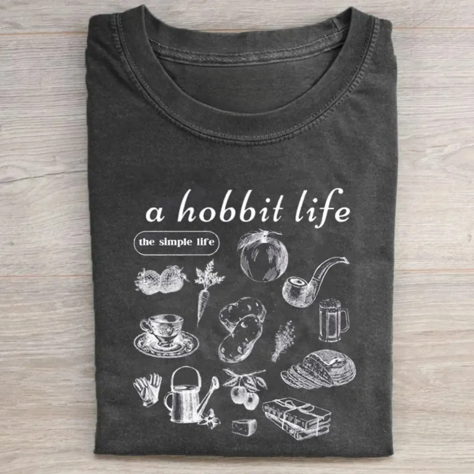 Gildan Men's Fitted Crew Neck Short-Sleeve Cotton Printed T-Shirt - JRR Tolkien Vintage A Hobbit Life Graphic, The Lord of The Rings, Middle Earth, Bilbo Baggins Casual Lightweight All-Season Cold-Wash-Suitable Menswear Top