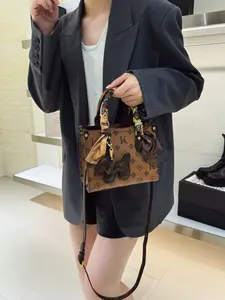 High-End Women's Printed Cross Color Letter Tote Bag, Elegant All over Print Style, Lightweight Luxury Korean Shoulder Bag, New 2026 Model