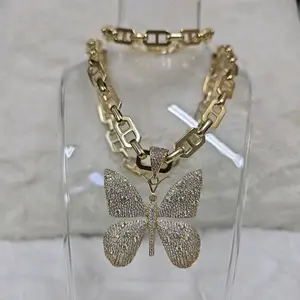 # 0169 Mariposa Adiamantada Oro Laminado 14k Alta Calidad Set con Dije de Mariposa y Pulsera 18" y 7 1/2