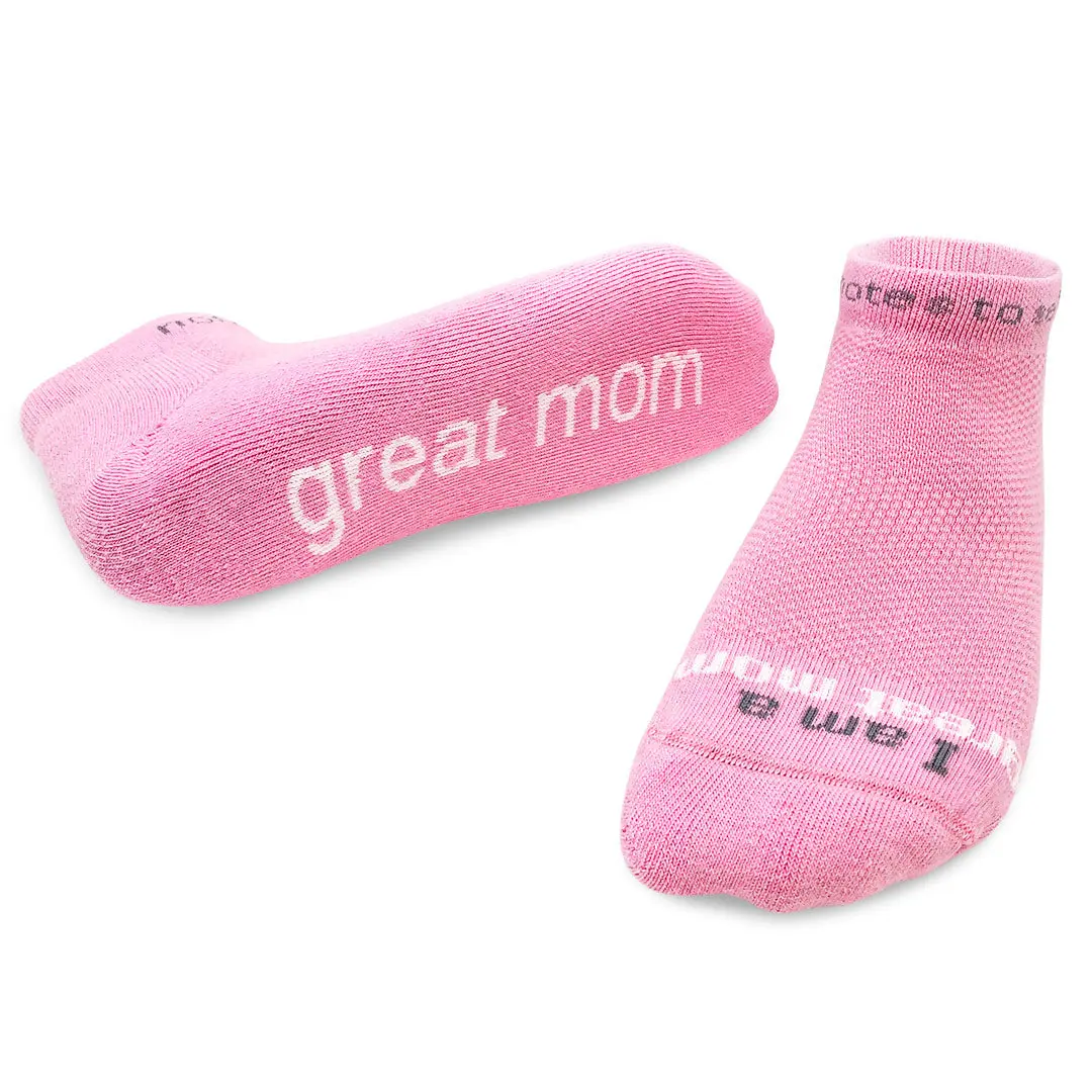 I am a great mom™ soft pink low-cut women's socks