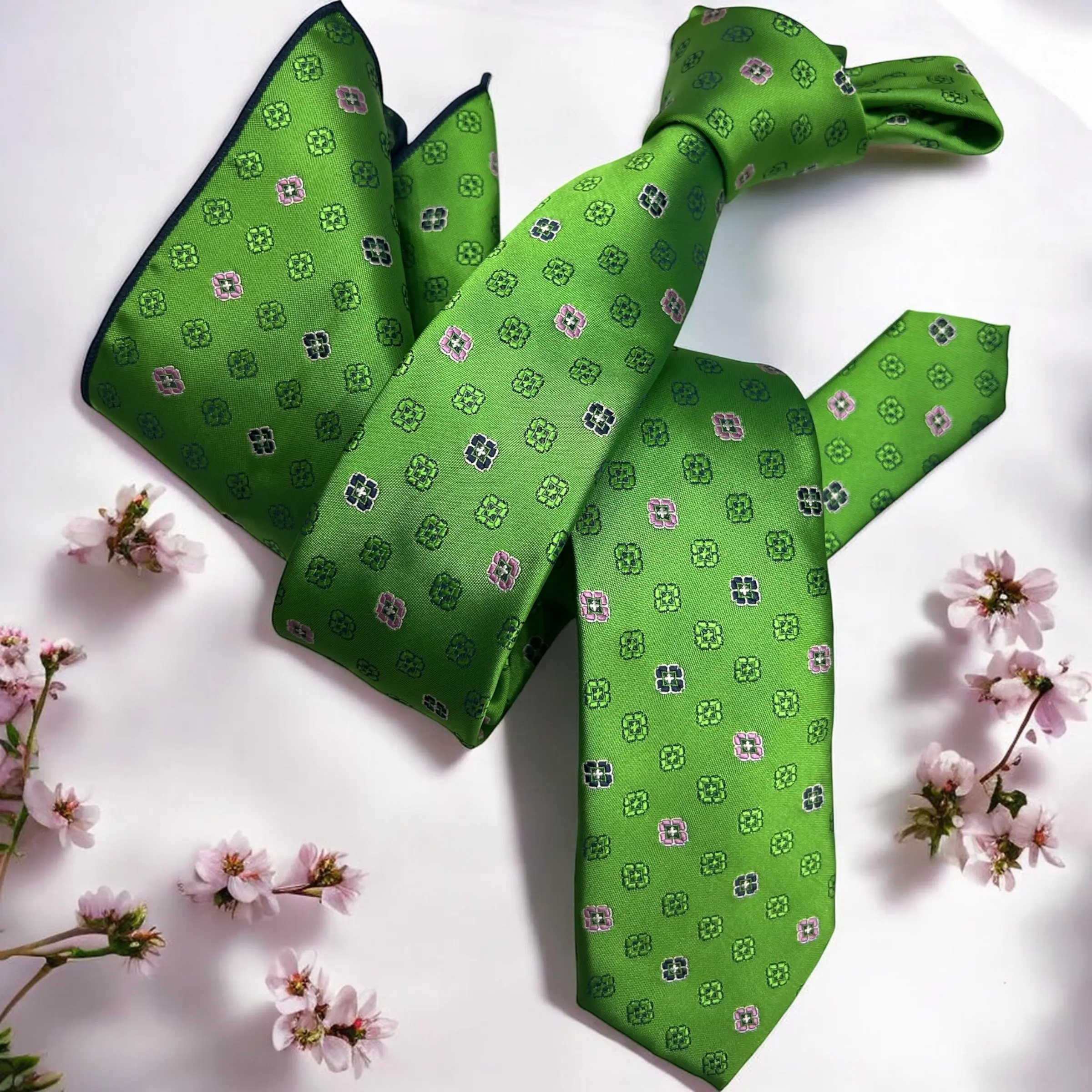 DMITRY Men's Green Patterned Italian Silk Semi Skinny Tie & Pocket Square Set