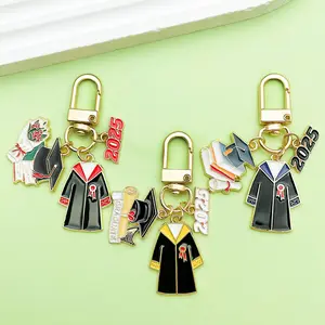 Personalized 2026 Graduation Keychain – Graduate Cap & Gown Pendant Keychain with Custom Engraving, 3 Color Options (Blue, Red, Yellow), Perfect Gift for High School & College Graduates