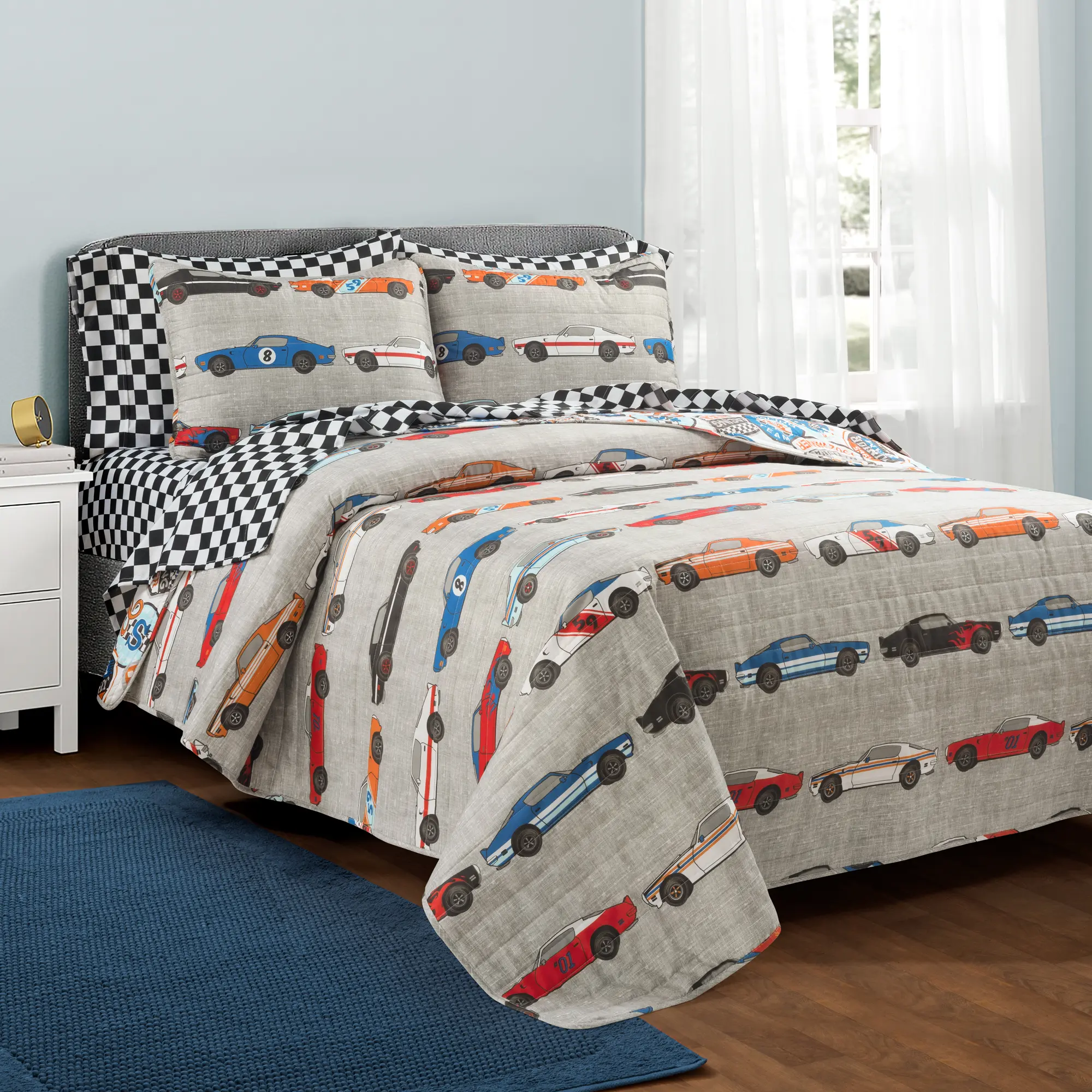 LUSH DÉCOR Race Cars Reversible Quilt Bed in a Bag Set - 5 or 7-Piece Toddler Matching Bedding, Soft Microfiber Car Themed Blanket, Comfy Kid Blanket - Twin & Full Sizes