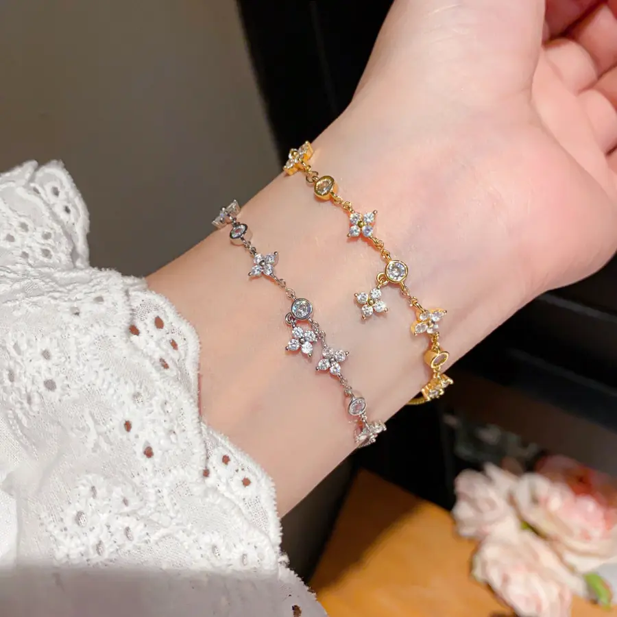 Dainty Four-Leaf Flower Bracelet Elegant Sparkling Floral Jewelry Wedding Engagement Anniversary Valentine's Day Birthday Gift Daily Wear
