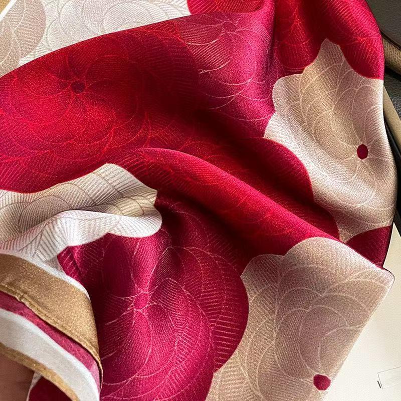 Women’s scarf, fashionable square scarf, elegant fashion accessory, suitable for all seasons, satin scarf, genuine silk scarf, ideal for professional women, travel enthusiasts, office workers, and everyday use.