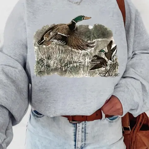 Vintage Duck Print Drop Shoulder Sweatshirt, Aesthetic Graphic Pullover, Casual Essential Long Sleeve Round Neck Pullover for Fall & Winter, Women's Clothes Womenswear for Everyday Daily Wear Animal