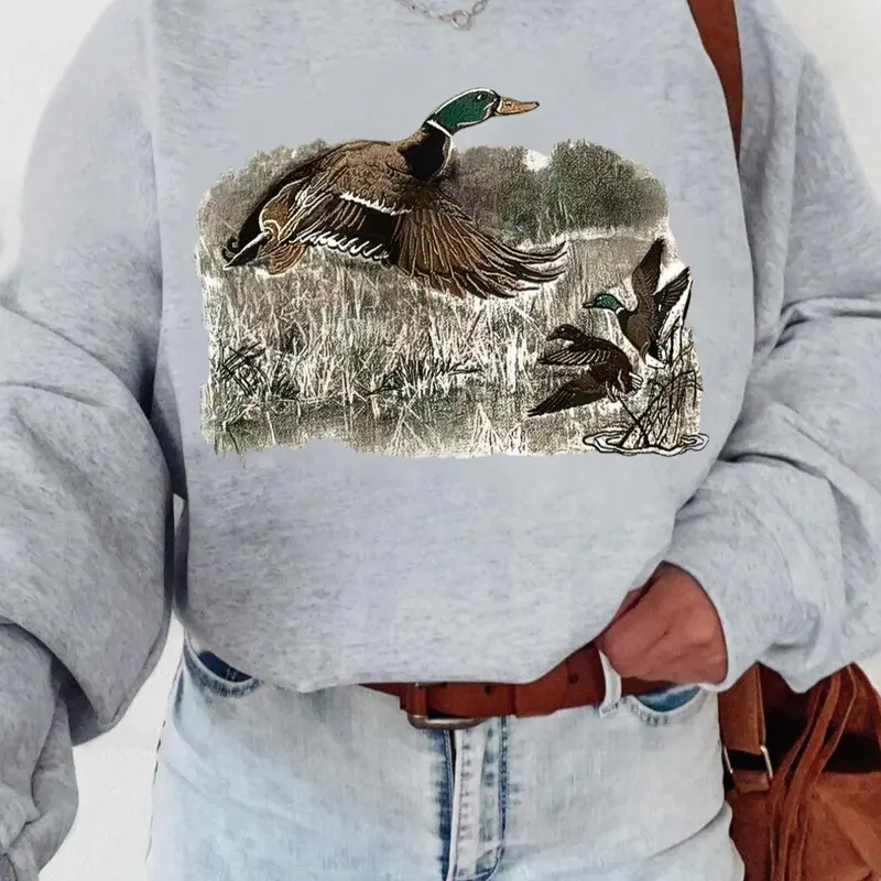 Vintage Duck Print Drop Shoulder Sweatshirt, Aesthetic Graphic Pullover, Casual Essential Long Sleeve Round Neck Pullover for Fall & Winter, Women's Clothes Womenswear for Everyday Daily Wear Animal