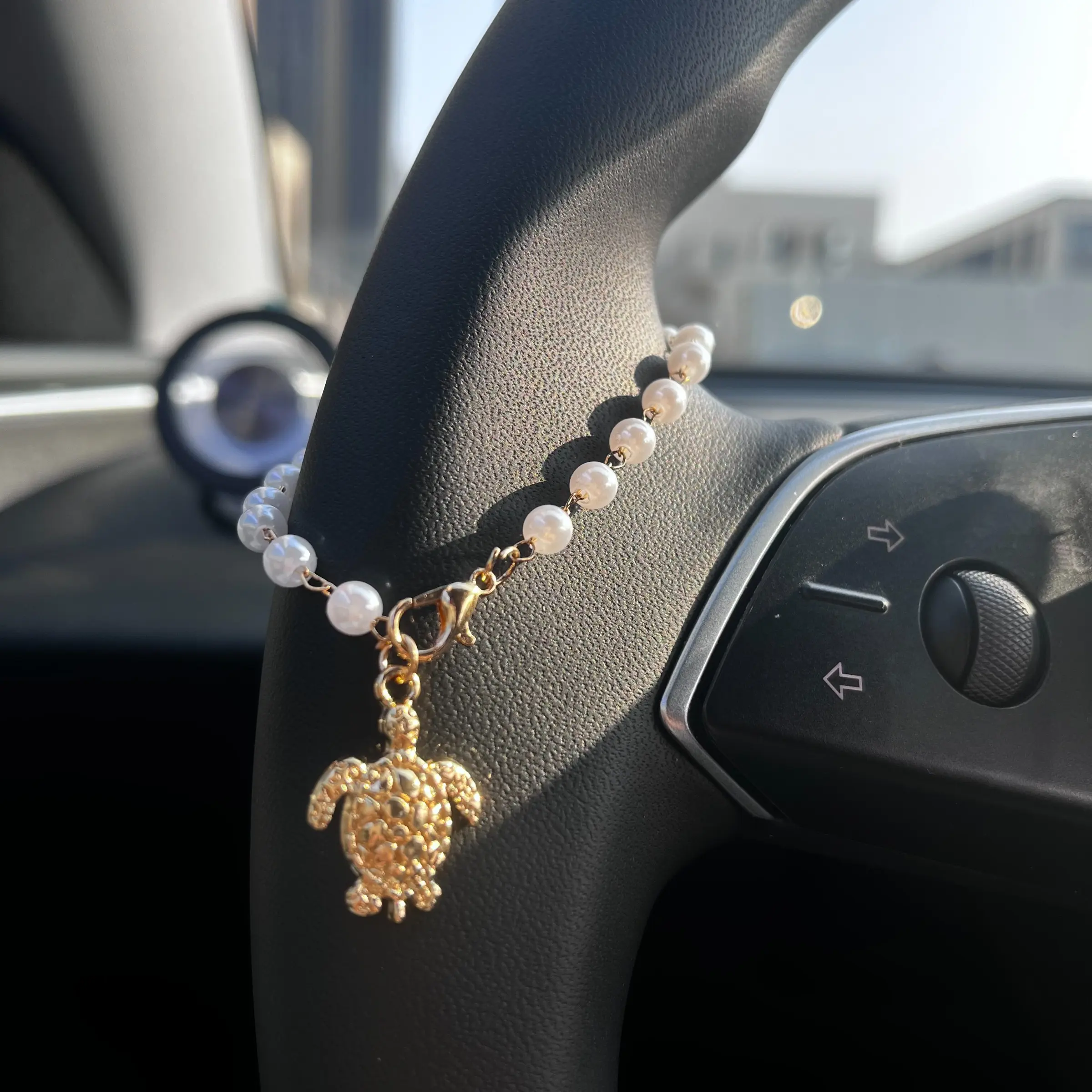 Turtle Car Steering Wheel Pendant Jewelry, Decorative Hanging Accessory for Cars, Aesthetic Car Accessory, Cross Hanging Ornament for Ocean Lovers, Unisex, Car Interior Decoration, Car Interior Accessories, Car Decorations, Car Ornaments